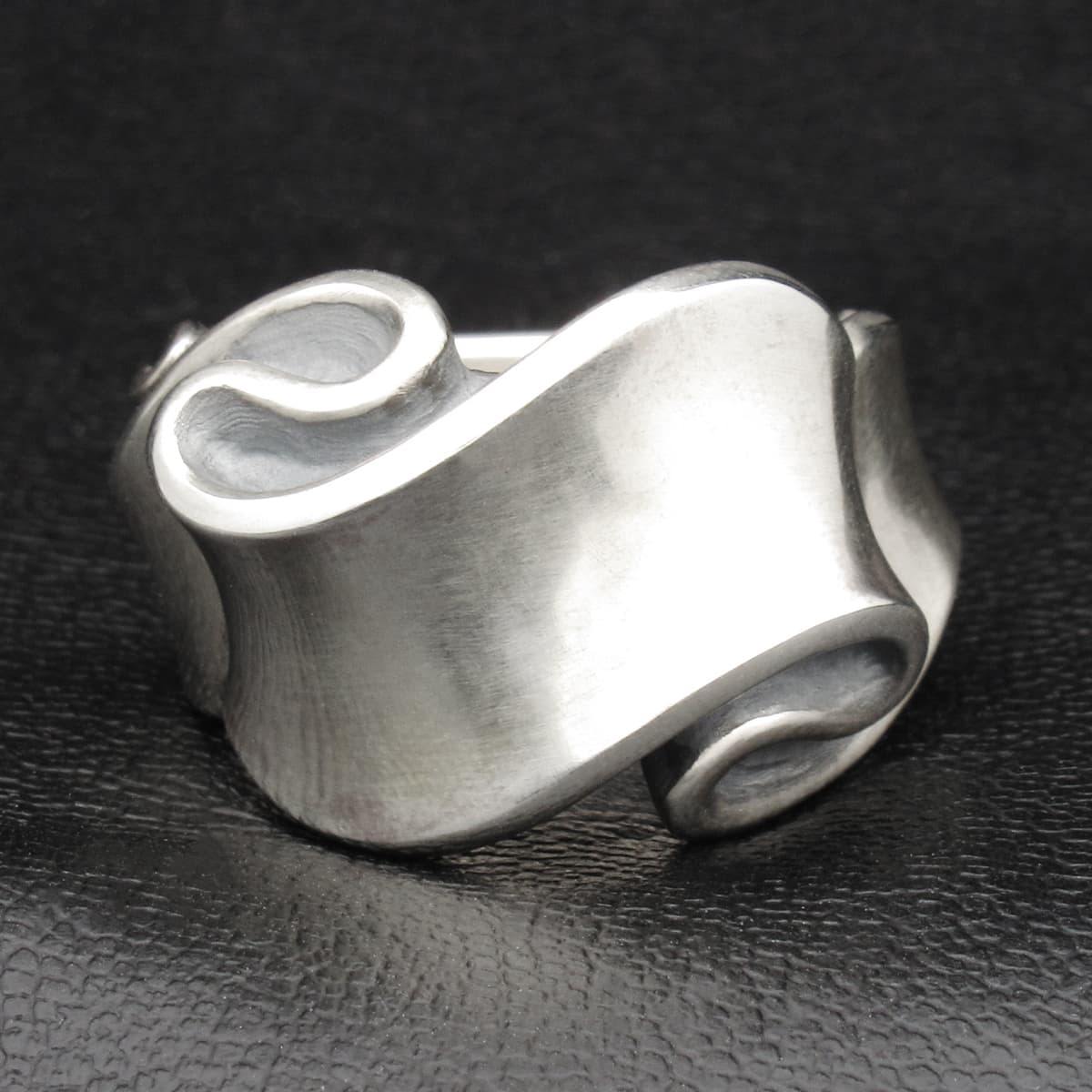 Ribbon Ring / Medium / Type 2